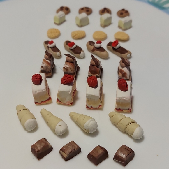 Mini polymer clay desserts - Picture 1 of 8